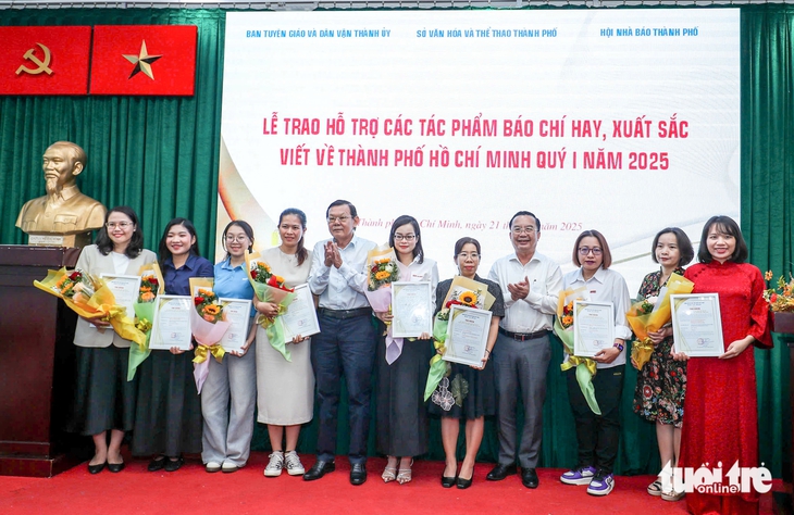 báo chí - Ảnh 2.