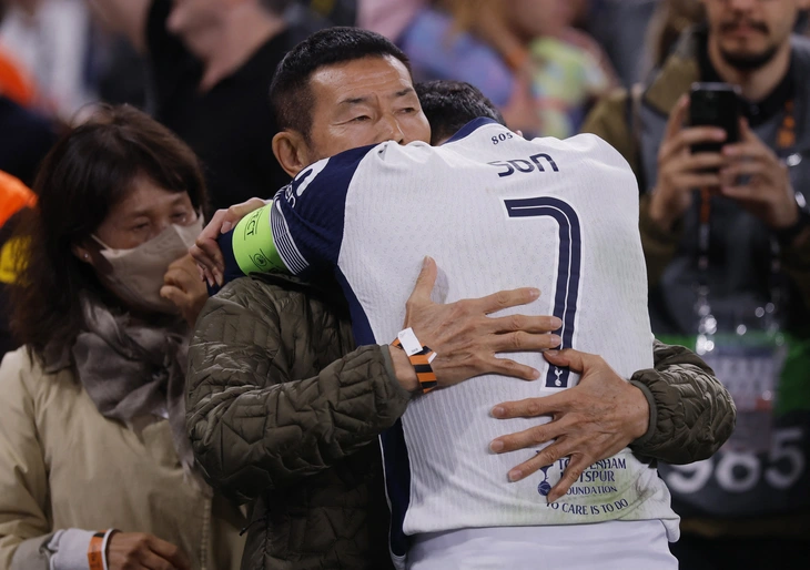 Cha Son Heung Min nhận án phạt trong ngày vui của con - Ảnh 1.