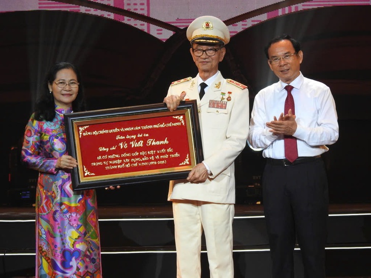 Những huyền thoại đi ra từ bão lửa - Ảnh 5.