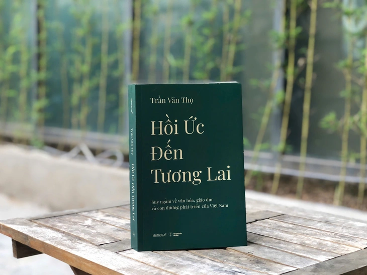 Giáo sư Trần Văn Thọ gặp gỡ độc giả ba miền với Hồi ức đến tương lai - Ảnh 2. Trần Văn Thọ - Ảnh 2.