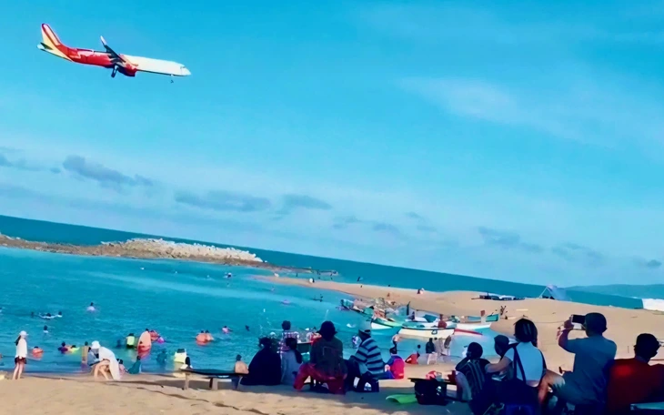 Gành đá như 'sống lưng rồng' nổi lên giữa cánh đồng lúa Phú Yên - Ảnh 13.