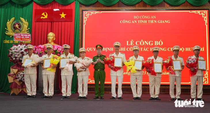 Công an Tiền Giang tổ chức lễ nghỉ hưu trước tuổi cho 121 cán bộ, chỉ huy - Ảnh 3.