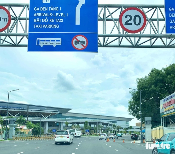 Cách đi nhà ga T3 Tân Sơn Nhất không bị 'lạc lối', nơi gửi xe, đón taxi... - Ảnh 6.