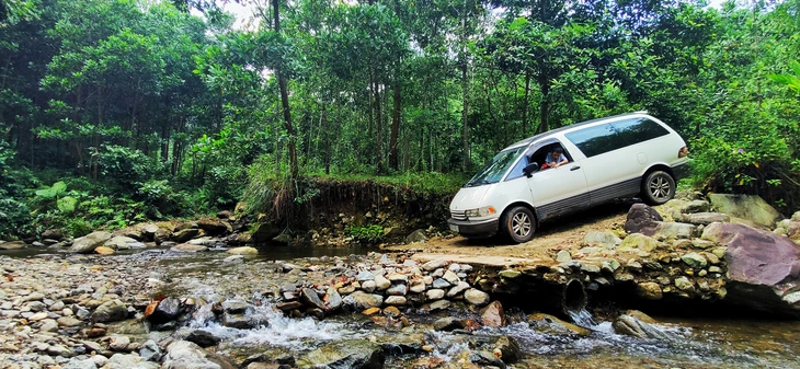 Toyota Previa - Ảnh 11.