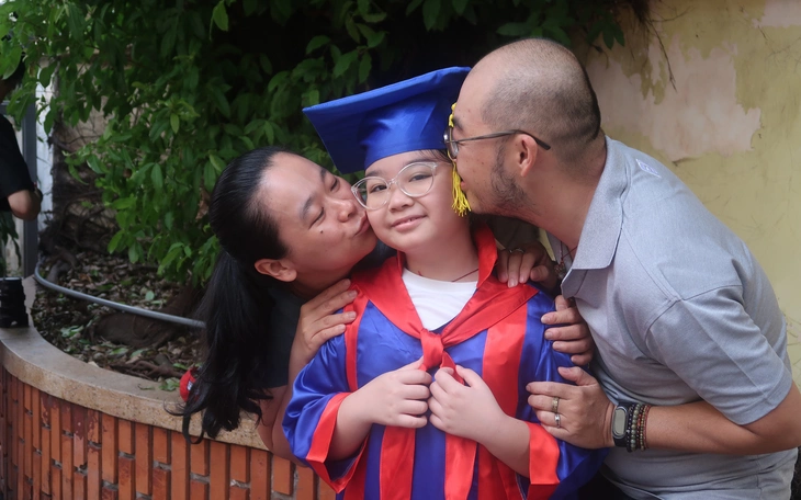 Học sinh lớp 1 hoá thân thành anh hùng lịch sử 'theo dấu chân anh hùng' - Ảnh 5.