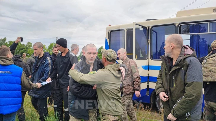 Nga và Ukraine trao đổi tù binh, 270 binh sĩ mỗi bên - Ảnh 1. Nga và Ukraine bắt đầu trao đổi tù binh, 390 người mỗi bên - Ảnh 1.