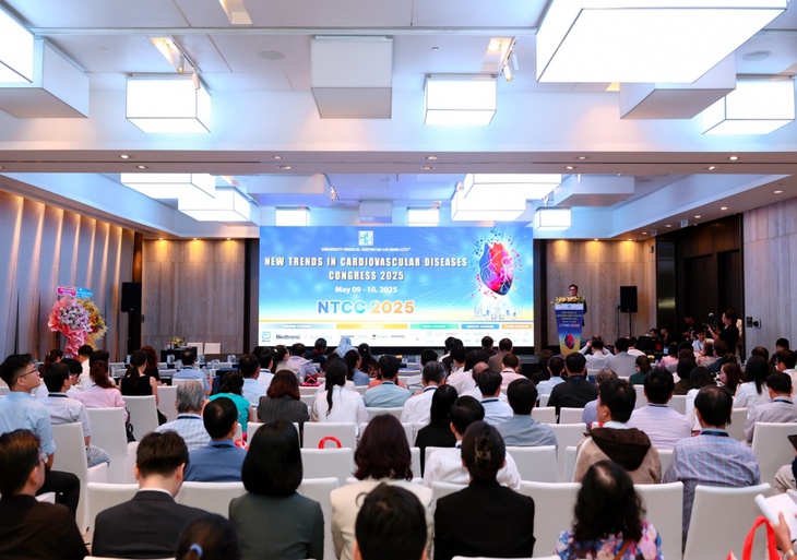 Nhân viên y tế - nhóm nguy cơ cao mắc căn bệnh do đứng lâu ngồi nhiều nhưng bị lãng quên - Ảnh 2.