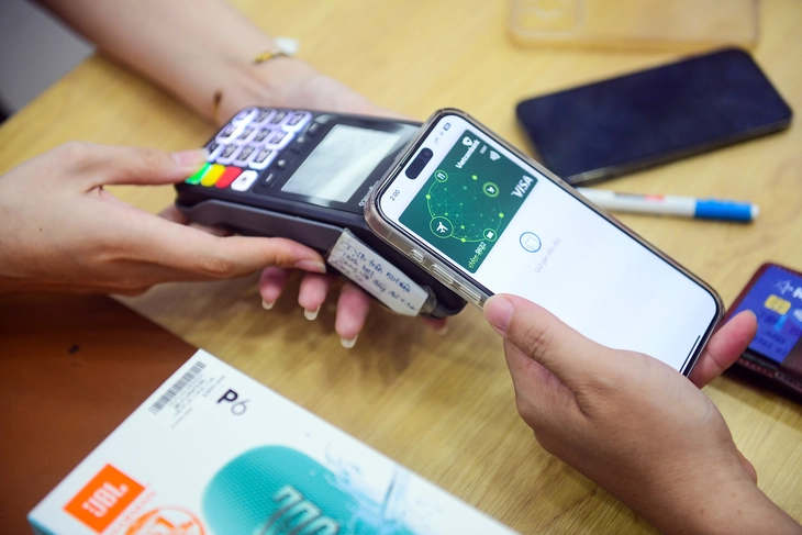 Người Việt bỏ ví, cầm điện thoại - Ảnh 2. không tiền mặt - Ảnh 2.