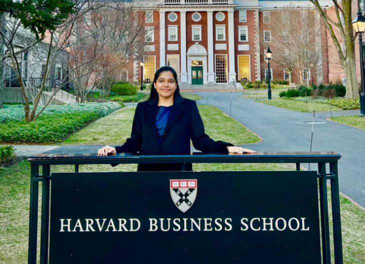 Sinh viên quốc tế ở Harvard lo đứt gánh giữa đường - Ảnh 1.