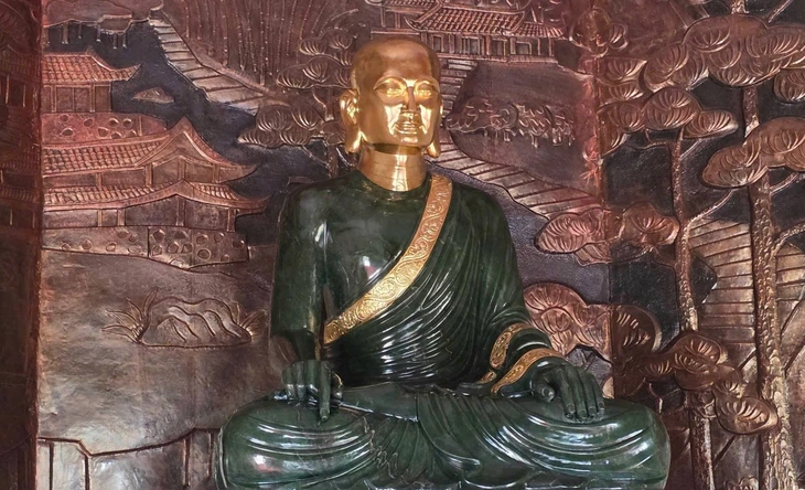 Hàng nghìn người 'đội mưa' đón xá lợi Đức Phật về chùa Phúc Sơn - Ảnh 4. xá lợi - Ảnh 5.