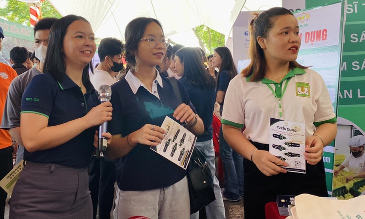 Sinh viên muốn việc làm lương cao cần cải thiện kỹ năng mềm - Ảnh 4.