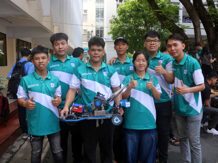Kịch tính màn tranh tài xe mô hình của sinh viên - Ảnh 6.