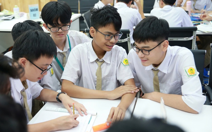 Viết cho ngày chia tay: Các em phải biết sống thế nào cho xứng đáng - Ảnh 2.