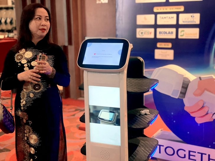 Robot thông minh, trí tuệ nhân tạo đang âm thầm thay con người trong vận hành khách sạn? - Ảnh 1.
