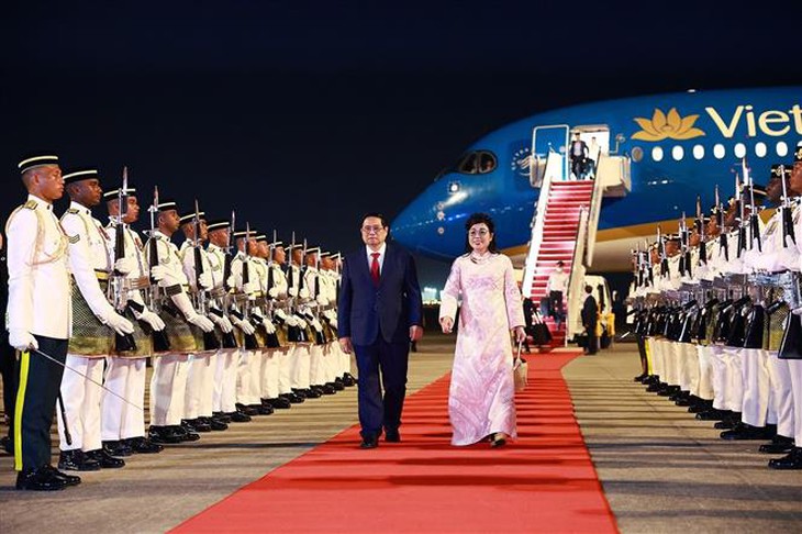 Thủ tướng Phạm Minh Chính tới Kuala Lumpur, bắt đầu thăm Malaysia và dự các Hội nghị cấp cao - Ảnh 2. Malaysia chào đón Thủ tướng Phạm Minh Chính, bắt đầu chuyến thăm và dự các hội nghị cấp cao - Ảnh 2.