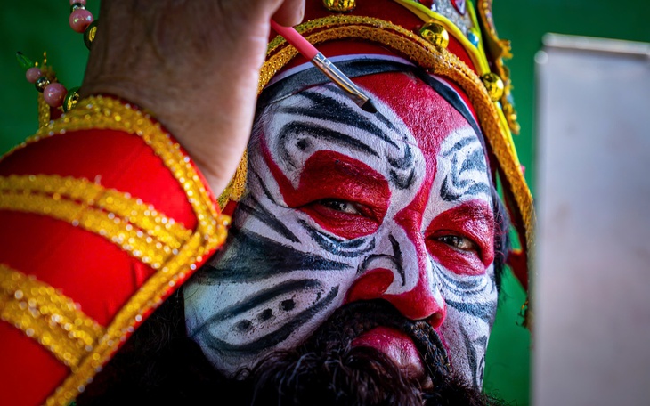 Gia Lai hỗ trợ để gìn giữ, phát huy nghệ thuật tuồng, bài chòi - Ảnh 2.