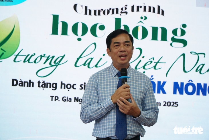 Trao học bổng Vì tương lai Việt Nam cho học sinh Đắk Nông vượt khó, học tốt - Ảnh 1. Vì tương lai Việt Nam - Ảnh 1.