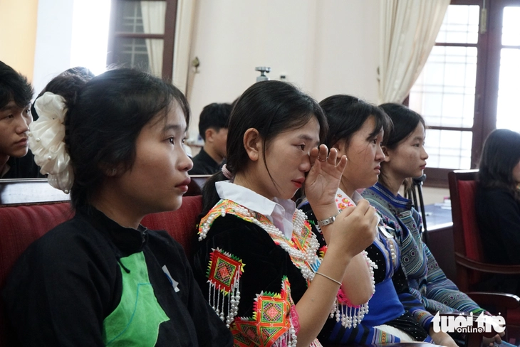 Trao học bổng Vì tương lai Việt Nam cho học sinh Đắk Nông vượt khó, học tốt - Ảnh 4. Vì tương lai Việt Nam - Ảnh 4.