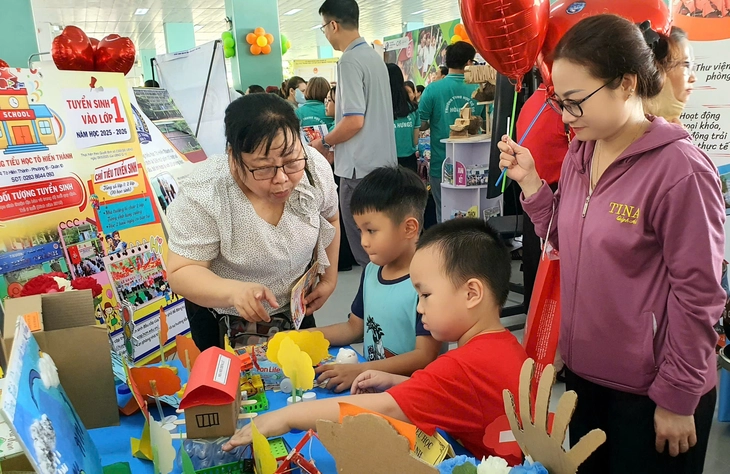 Ngày hội tuyển sinh đầu cấp ở quận 10 - Ảnh 3.