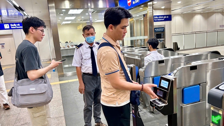 giao thông công cộng - Ảnh 1.