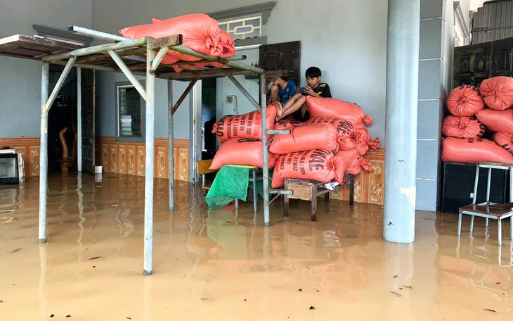 Cả vụ mùa bị cuốn trôi bởi trận lũ quá bất ngờ - Ảnh 8.