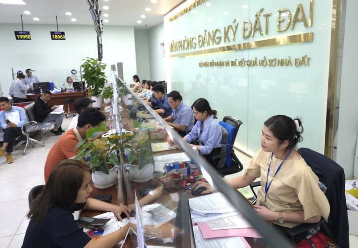 Kiến nghị cấp sổ đỏ từ sổ giấy sang sổ điện tử - Ảnh 1.