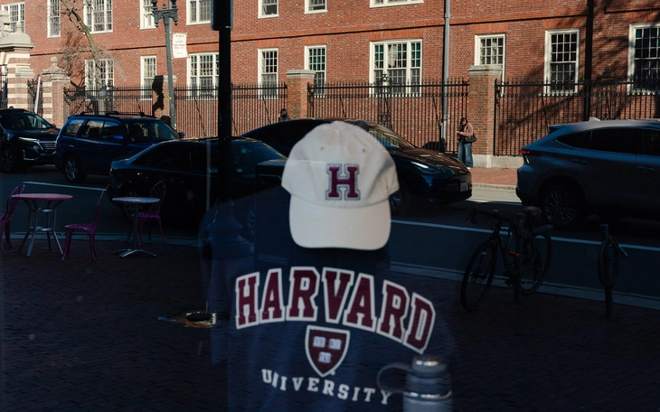 Ông Trump khẳng định 'chính phủ sẽ thắng' Harvard - Ảnh 2.