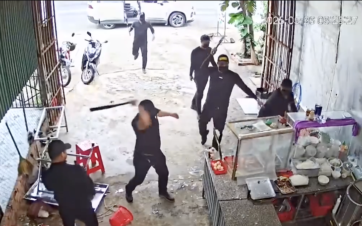 Con rể nợ tiền, gia đình nhà vợ bị đập phá quán phở, tạt sơn vào nhà - Ảnh 2.