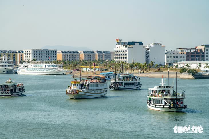Hạ Long - Ảnh 1.