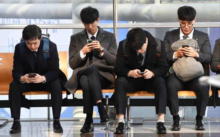 Thế hệ ‘nghỉ ngơi’ ở Hàn Quốc: Hơn 700.000 thanh niên không tìm việc, gây thiệt hại kinh tế lớn - Ảnh 2.