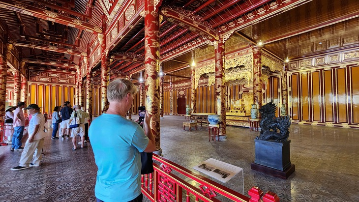 Ngai vàng triều Nguyễn - Ảnh 1.