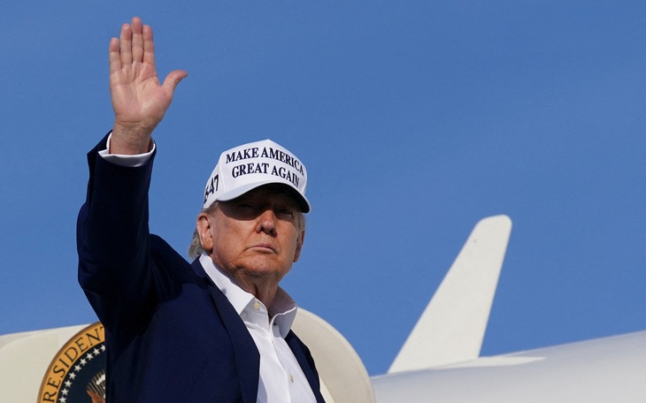 VN-Index tăng mạnh, loạt cổ phiếu có diễn biến 'hiếm thấy' sau tuyên bố từ ông Trump - Ảnh 2.