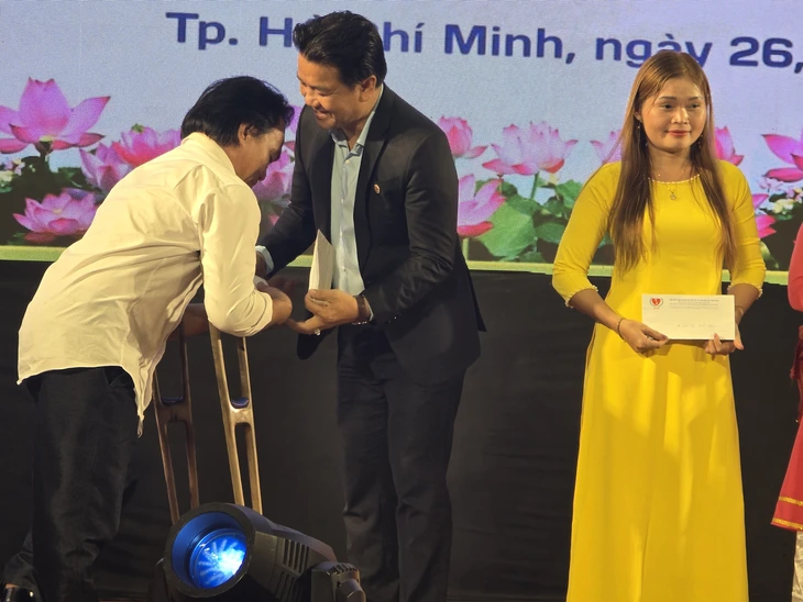 Nghệ sĩ Lê Tứ: Ngồi chấm thi mà rơi nước mắt, các thí sinh khuyết tật quá giỏi - Ảnh 1.