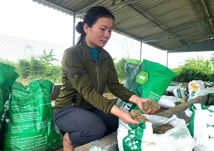Đôi vợ chồng bất lực nhìn lũ dữ cuốn trôi tài sản trong lần đầu khởi nghiệp - Ảnh 3.