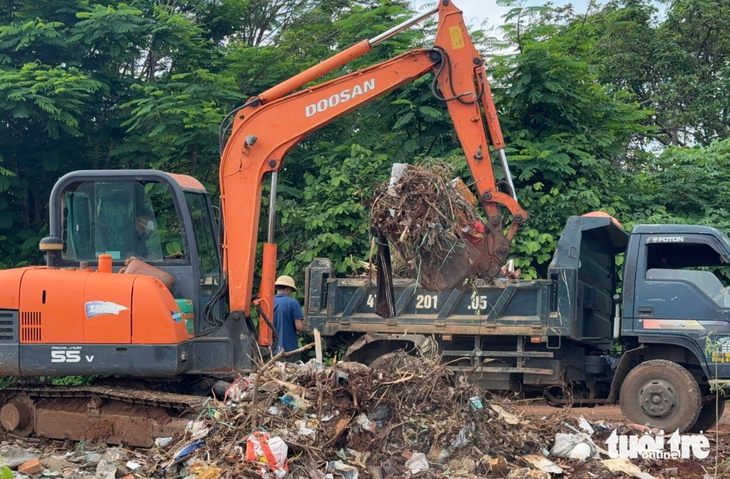 Dự án khu dân cư chậm tiến độ, chủ đầu tư phải ra quân dọn rác, kim tiêm - Ảnh 3.