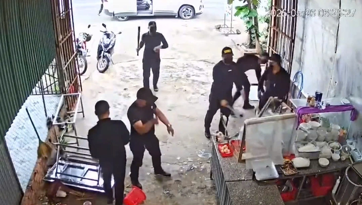 đập phá quán - Ảnh 1.