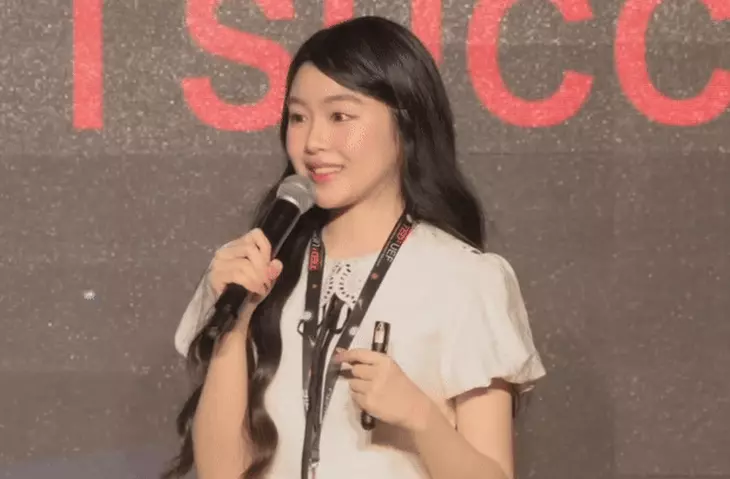 Lọ Lem, con gái Quyền Linh, gây tranh luận khi hùng biện về 'sinh ra ở vạch đích' - Ảnh 2. Lọ Lem - Ảnh 2.