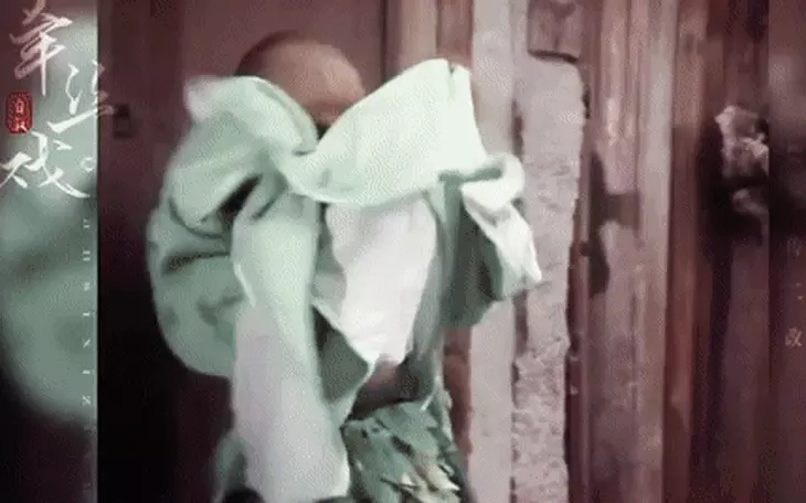 Á hậu Vũ Hoàng My đề xuất các sân bay Việt Nam ưu tiên gia đình có con nhỏ; Mưa đỏ tung poster - Ảnh 8.