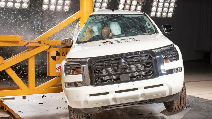 Mitsubishi Triton - Ảnh 3.
