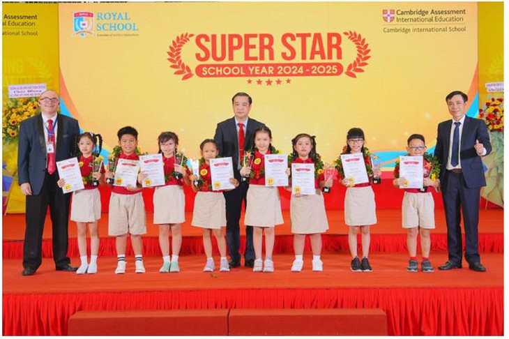Dấu ấn trưởng thành của học sinh Royal School tại lễ tổng kết 2025 - Ảnh 3.