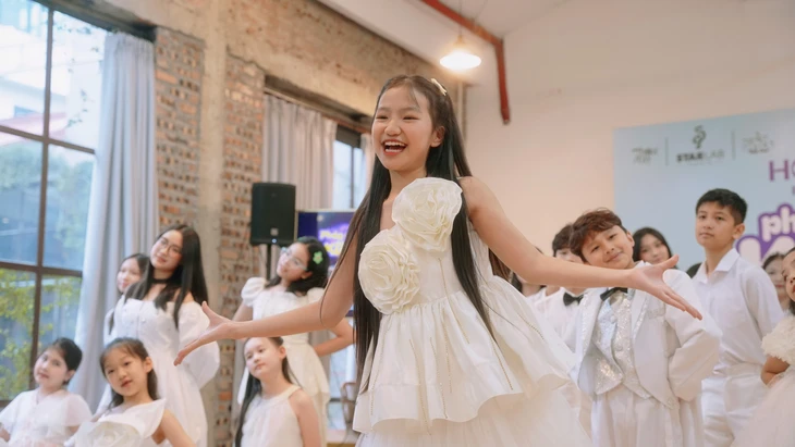‘Giáo sư Xoay’ lại gây bất ngờ vời vở nhạc kịch về… những cục phân - Ảnh 2. nhạc kịch - Ảnh 3.