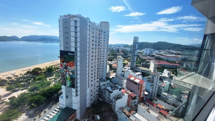 Phụ huynh ở Nha Trang phản ứng với kế hoạch ‘xáo lớp’ nếu không ăn bán trú tại trường - Ảnh 1.