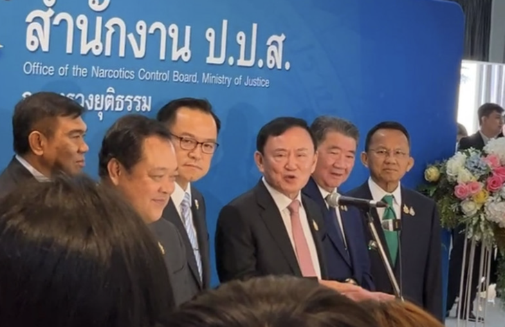 Ông Thaksin xuất hiện trước công chúng, dập tin đồn trốn khỏi Thái Lan - Ảnh 1.