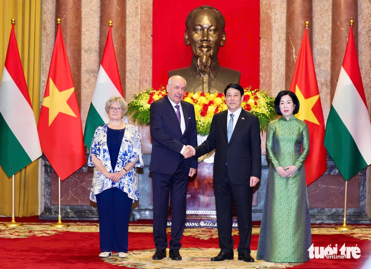 Chủ tịch nước Lương Cường chủ trì lễ đón, hội đàm với Tổng thống Hungary - Ảnh 2.