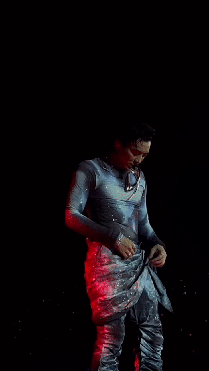 Hai khoảnh khắc đối lập của Soobin Hoàng Sơn tại concert - Ảnh 2.