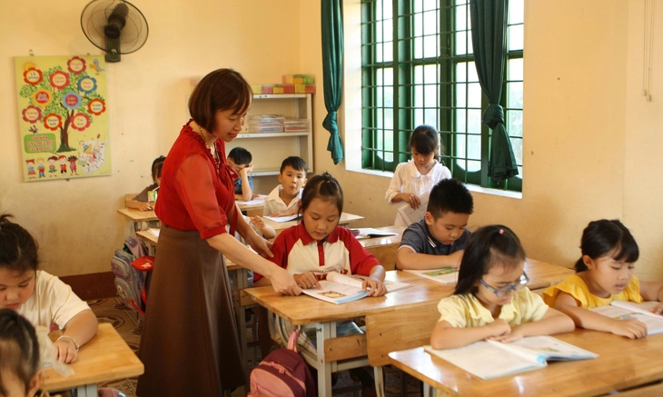 Gỡ ngay nút thắt tuyển giáo viên - Ảnh 2. giáo viên - Ảnh 2.