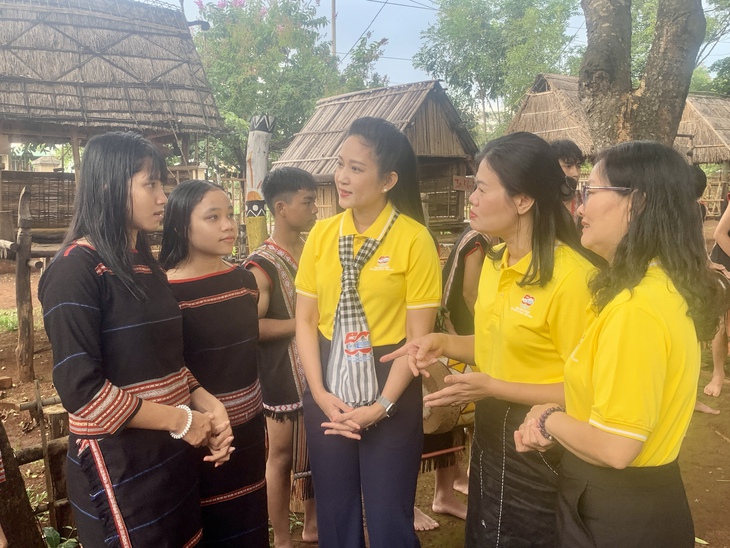 Khởi công xây dựng công trình giúp học sinh dân tộc thiểu số - Ảnh 2. Khởi công công trình giúp học sinh dân tộc thiểu số do Ủy ban MTTQ Việt Nam TP.HCM vận động - Ảnh 2.