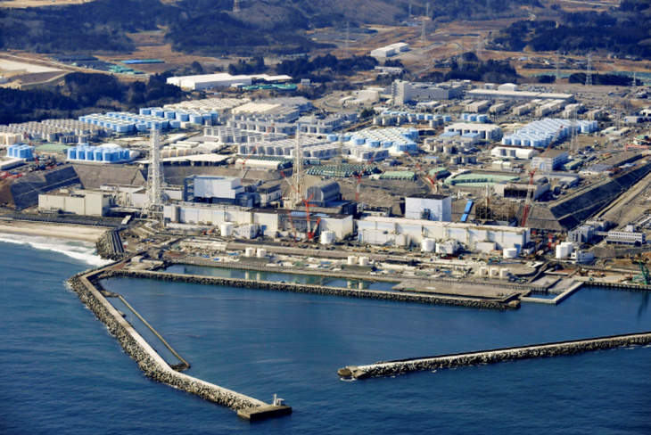 Nhật Bản đưa đất nhiễm xạ từ Fukushima về vườn hoa thủ tướng để trấn an dân - Ảnh 1.