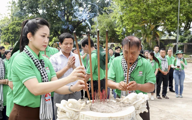 Khởi công xây dựng công trình giúp học sinh dân tộc thiểu số - Ảnh 2.