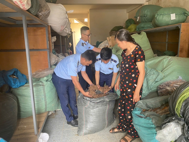 Phát hiện hơn 2.000 mỹ phẩm không rõ nguồn gốc tại Buôn Ma Thuột ngày đầu kiểm tra - Ảnh 3.